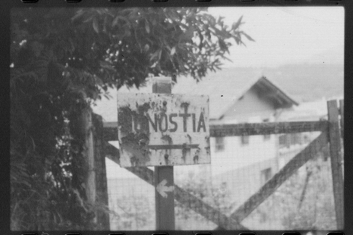 A sign for donosti on the camino de santiago